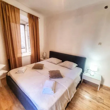 Apartment Palace