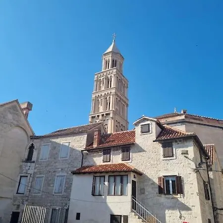 Palace Split