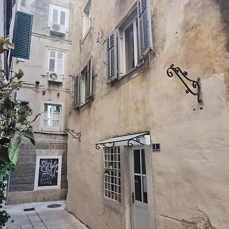 Apartment Palace *